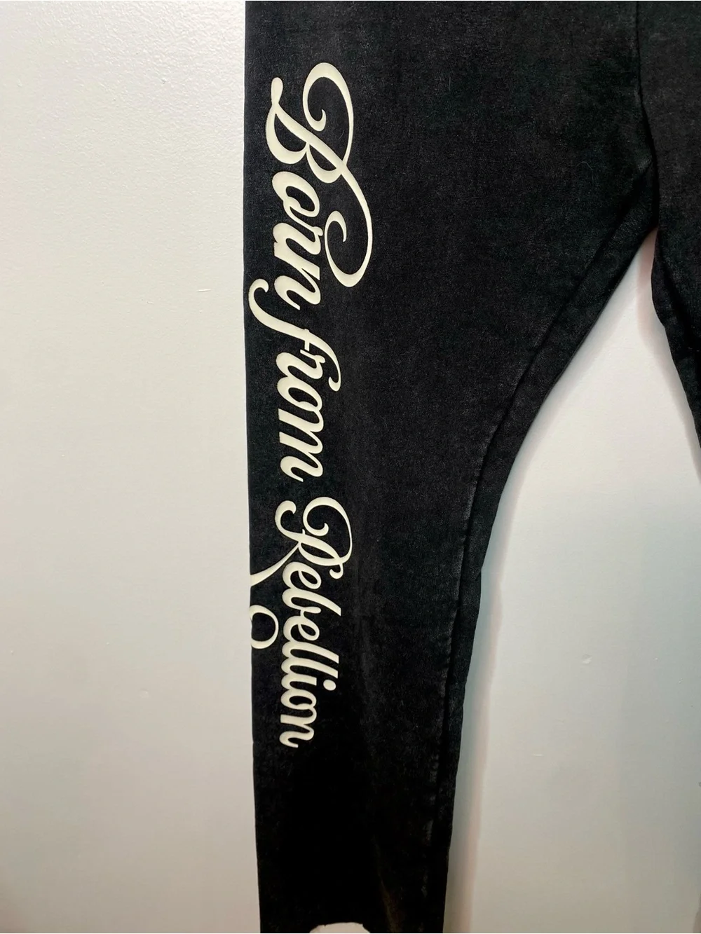 NWT Von Dutch Acid Washed Flare Sweatpant. - Picture 4 of 5